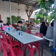 บรรยากาศ ก๋วยเตี๋ยวลิ้นวัว เจ๊เจ็งตาคลี