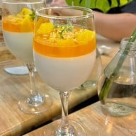 บ้านนม คาเฟ่ สันติธรรม