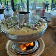 B'bua cafe Sriracha