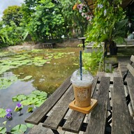 B'bua cafe Sriracha
