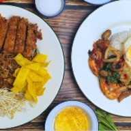 เอี๊ยบ สุกี้บ้านอากง x  ผัดไทยไก่กรอบ ดอนเมือง