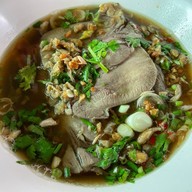 ก๋วยเตี๋ยวลิ้นวัว คุณเปิ้ล หลังวัดใหญ่ เจ้าเก่า เจ้าเดิม เจ้าแรก - แยก X-Ray -