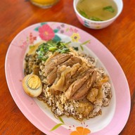 เมนูของร้าน ข้าวมันไก่ ข้าวขาหมู อาหารตามสั่ง