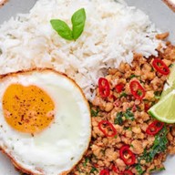 ก๋วยเตี๋ยวเรือหญิงขวัญ ก๋วยเตี๋ยวเรือต้มยำน้ำดำ