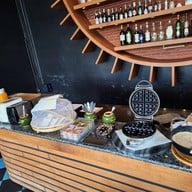 Inlaya Bar and Grill