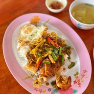 เมนูของร้าน ข้าวมันไก่ ข้าวขาหมู อาหารตามสั่ง