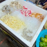 ยำแซ่บนัว ตลาดนัดเลียบด่วน2