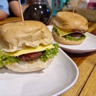 เมนูของร้าน โรตีเตาถ่าน - ฮาลาล พูนผล