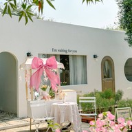 I’m Waiting For You - Café & Bakery
