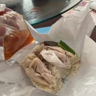 ข้าวมันไก่ตั้งตัว ตลาดนานาเจริญ ลำลูกกา