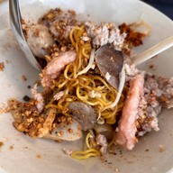เมนูของร้าน เช้าชามเย็นชาม ก๋วยเตี๋ยวหมูต้มยำโบราณ บางบ่อ