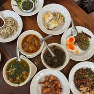 เมนูของร้าน ต๋อง เต็ม โต๊ะ นิมมานเหมินท์ ซอย 13
