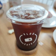 เมนูของร้าน Vlog Cafe & Eatery กาแฟ ชา โกโก้ เค้ก เครป โตเกียว แพนเค้ก ครอฟเฟิล ปังเย็น อาหาร ไข่ข้น ไก่ทอด เฟรนช์ฟรายส์  แซนวิช