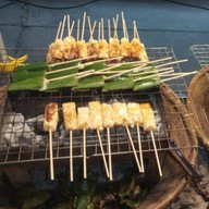เจ๊จูนไข่หมึกย่างห่อใบตอง โรงปูนไนท์มาร์เก็ตหาดใหญ่