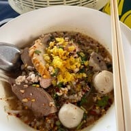 ก๋วยเตี๋ยวหมูต้มยำตำลึงตาเบิร์ด (หน้าวัง)