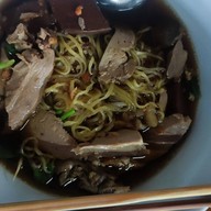 เมนูของร้าน เฮียตี๋ ก๋วยเตี๋ยวเป็ด