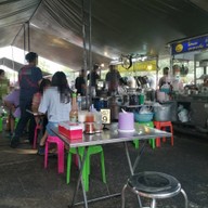 บรรยากาศ ช.หอยทอดออส่วน ตลาดโต้รุ่ง องค์พระปฐมเจดีย์
