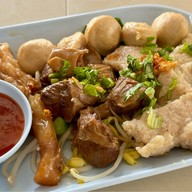 เมนูของร้าน เล็กหมูตุ๋น (ประตูพลล้าน)