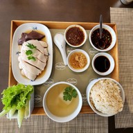 เมนูของร้าน เรือนต้น มณเฑียร สุรวงศ์