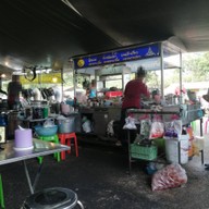 บรรยากาศ ช.หอยทอดออส่วน ตลาดโต้รุ่ง องค์พระปฐมเจดีย์