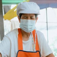 ร้านลูกชิ้นทอดป้าแดงหน้าศวพ.เก่า