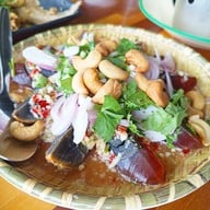 เมนูของร้าน เรือนไทยกุ้งเผา วัดเชิงเลน