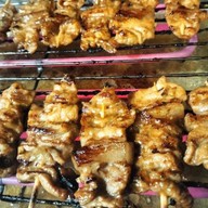 ข้าวหมูทอด & สลัดโรล (หิวดึกสั่งได้)