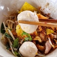 ก๋วยเตี๋ยวแหลมแท่น