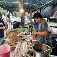 ลูกชิ้นหน้าวัดป่าศรีสำราญ