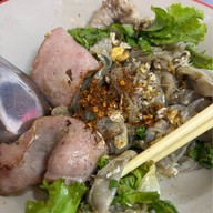ก๋วยเตี๋ยวคั่วไก่เจ๊ฮ้ง ตลาดวรจักร