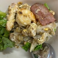 ก๋วยเตี๋ยวคั่วไก่เจ๊ฮ้ง ตลาดวรจักร