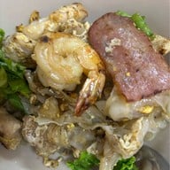 ก๋วยเตี๋ยวคั่วไก่เจ๊ฮ้ง ตลาดวรจักร