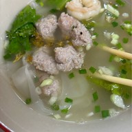 ก๋วยเตี๋ยวคั่วไก่เจ๊ฮ้ง ตลาดวรจักร