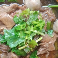 ราดหน้าหมูหมัก(พี่แก้วเจ้าเก่าศรียนต์) คาร์แคร์อุดมทรัพย์