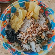 ราดหน้ายอดผัก-หน้าค่าย