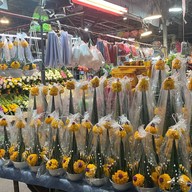 ร้านชญาภาบายศรี-ดอกไม้สด สาขาตลาดไท