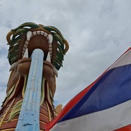 หมู่บ้านมังกรสวรรค์ ศาลเจ้าพ่อหลักเมืองสุพรรณบุรี