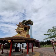 หมู่บ้านมังกรสวรรค์ ศาลเจ้าพ่อหลักเมืองสุพรรณบุรี
