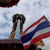 หมู่บ้านมังกรสวรรค์ ศาลเจ้าพ่อหลักเมืองสุพรรณบุรี