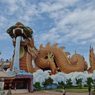 หมู่บ้านมังกรสวรรค์ ศาลเจ้าพ่อหลักเมืองสุพรรณบุรี