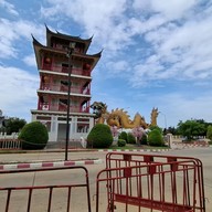 หมู่บ้านมังกรสวรรค์ ศาลเจ้าพ่อหลักเมืองสุพรรณบุรี