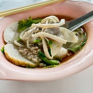 รสหนึ่ง ก๋วยเตี๋ยวเสวยลูกชิ้นปลาเชียงใหม่ เชียงใหม่