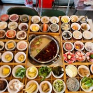 เสือน้อยหม้อไฟ ชาบูหม่าล่า ตลาดอินดี้ปิ่นเกล้า