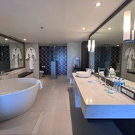 เลอเมอริเดียนสุวรรณภูมิแบงคอกกอล์ฟรีสอร์ทแอนด์สปา