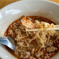 ก๋วยเตี๋ยวต้มยำหมูบะช่อเฮียตง -