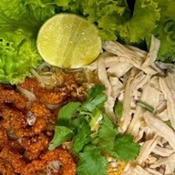 หมี่ไก่ฉีก หมี่คลุกซอสโบราณ สาขา1 by oilzii