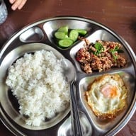 เมนูของร้าน ก๋วยเตี๋ยวไม่มีชื่อ ตลิ่งชัน