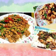 กะเพราพริกแห้งบ้านบีเฟรนช์ฟราย & ไก่เขย่า