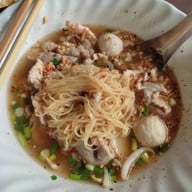 เมนูของร้าน ก๋วยเตี๋ยวไม่มีชื่อ ตลิ่งชัน
