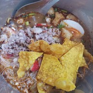 เมนูของร้าน ก๋วยเตี๋ยวหนองปลิง เส้นอัญชัน